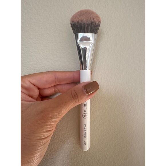 202 White Multitask Angled Makeup Precision Face Blending Blush Brush - Picture 1 of 5